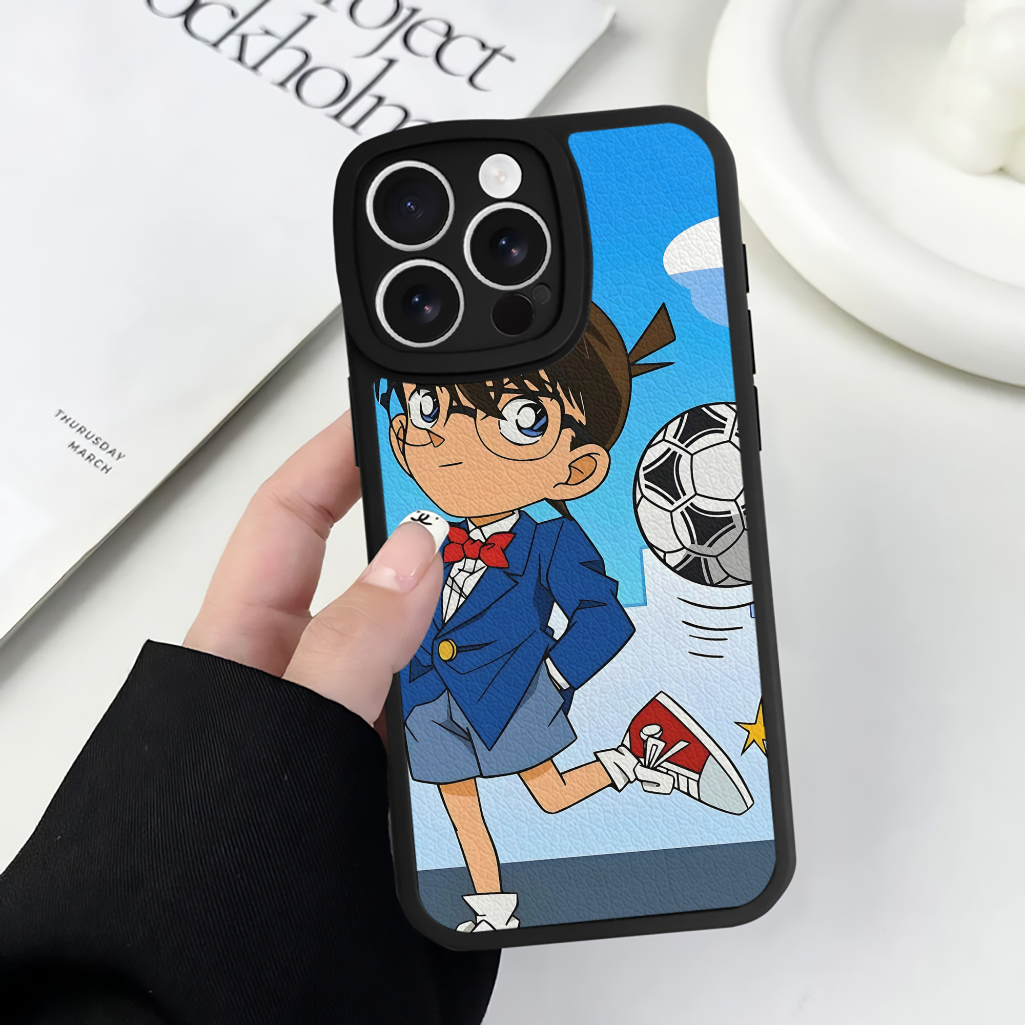 （画像用） 名探偵コナン Detective Conan 【iPhone 16シリーズ対応】シリコンスマホケース（レザー調） 材質：シリコン